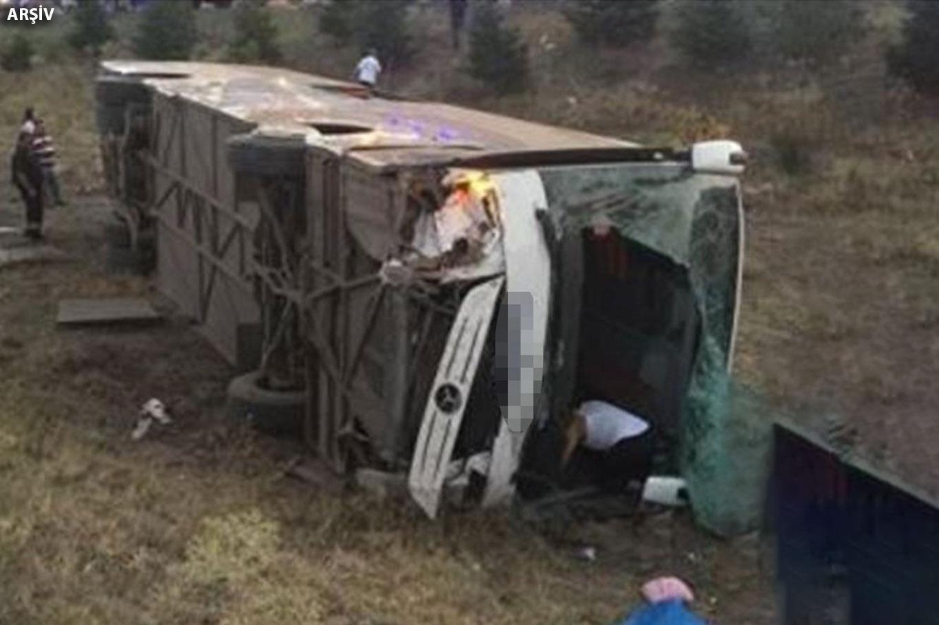 Bus crash in Iran: 10 dead